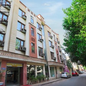 Hotel Blessings On Road Near New Delhi Railway Station